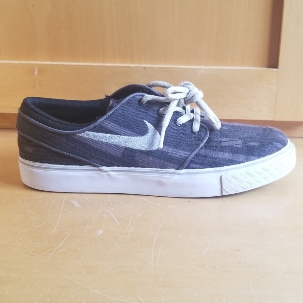 Nike casual shoes